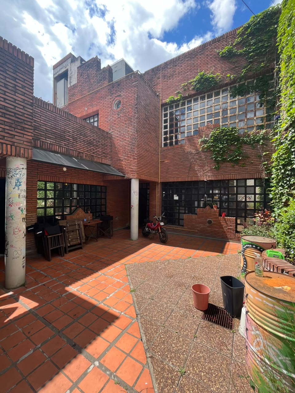 Imagen de la propiedad INMUEBLE CÉNTRICO EN VENTA – IDEAL PARA USO COMERCIAL O PROFESIONAL