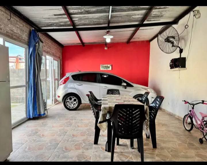 Imagen de la propiedad CASA EN VENTA CON PISCINA Y QUINCHO – COLONIA AVELLANEDA