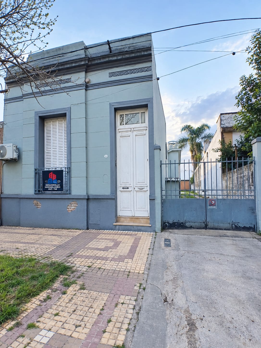 Imagen de la propiedad CASA EN VENTA – CERCA DEL PARQUE URQUIZA 