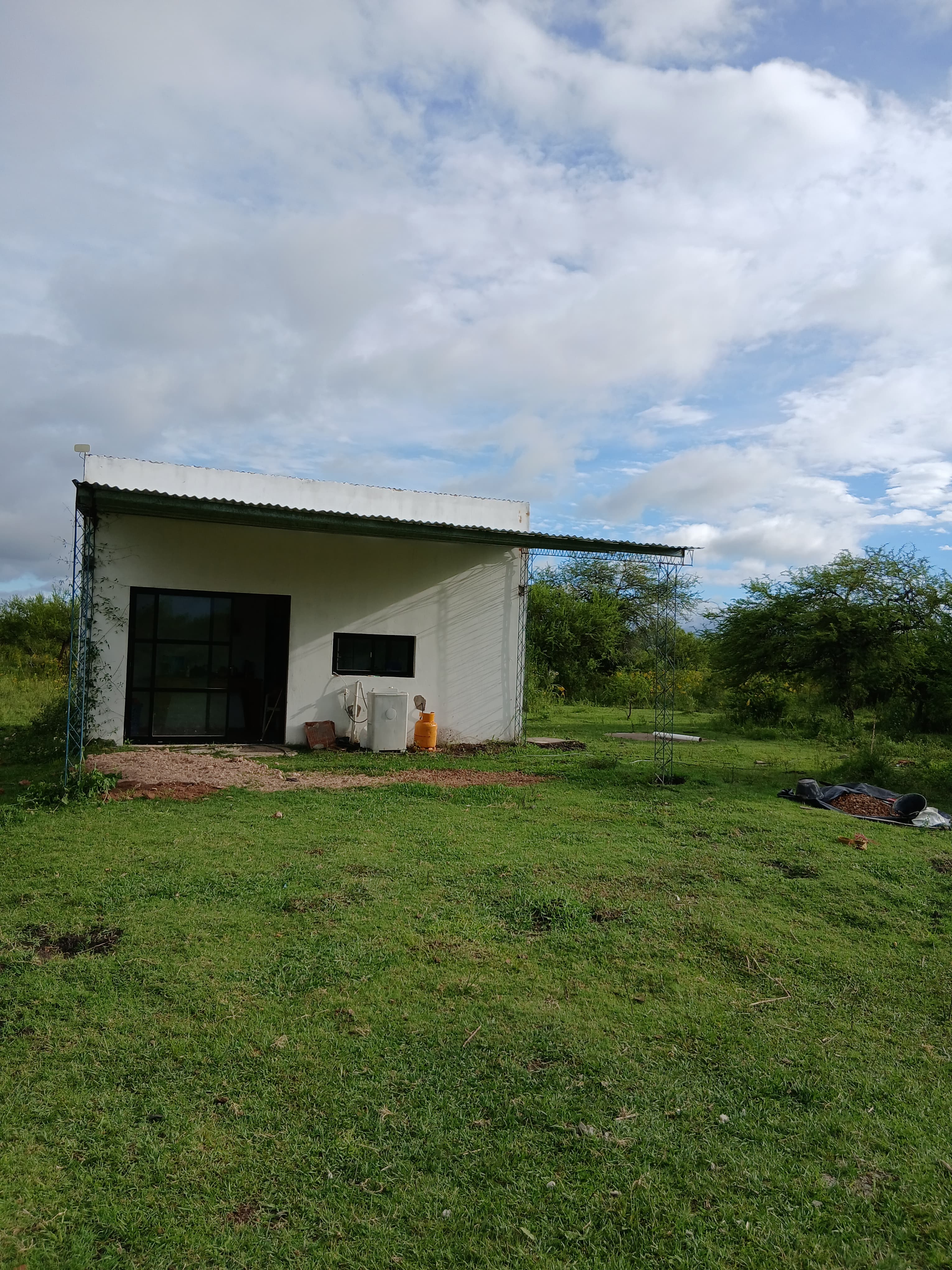 Imagen de la propiedad CASA + 1,5 HECTÁREAS EN VENTA | CONSCRIPTO BERNARDI