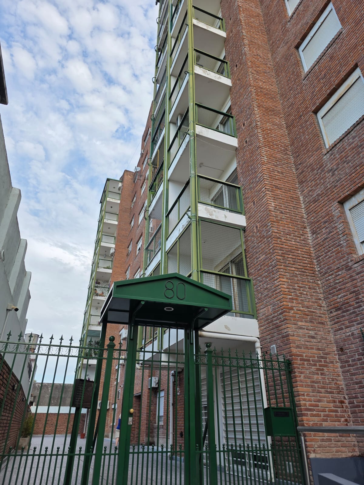 Imagen de la propiedad DEPARTAMENTO EN VENTA DE DOS DORMITORIOS CON COCHERA (APTA CREDITO)