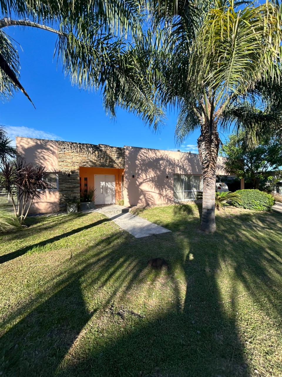 Imagen de la propiedad CASA EN VENTA – BARRIO PRIVADO SANTA CÁNDIDA (APTA CREDITO)