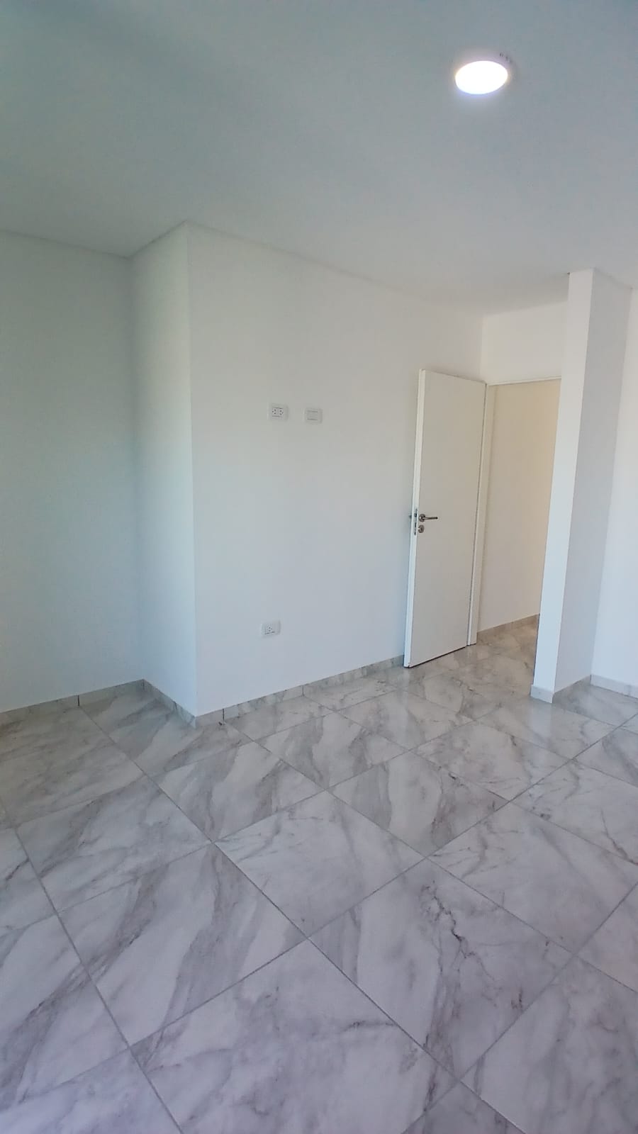 Imagen de la propiedad DEPARTAMENTO SEMIPISO A ESTRENAR EN VENTA – ALEM 
