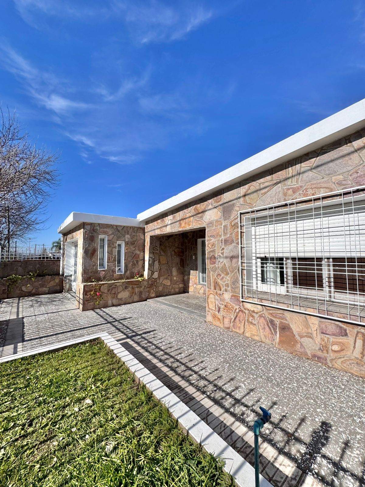 Imagen de la propiedad CASA EN VENTA - AV. ZANNI