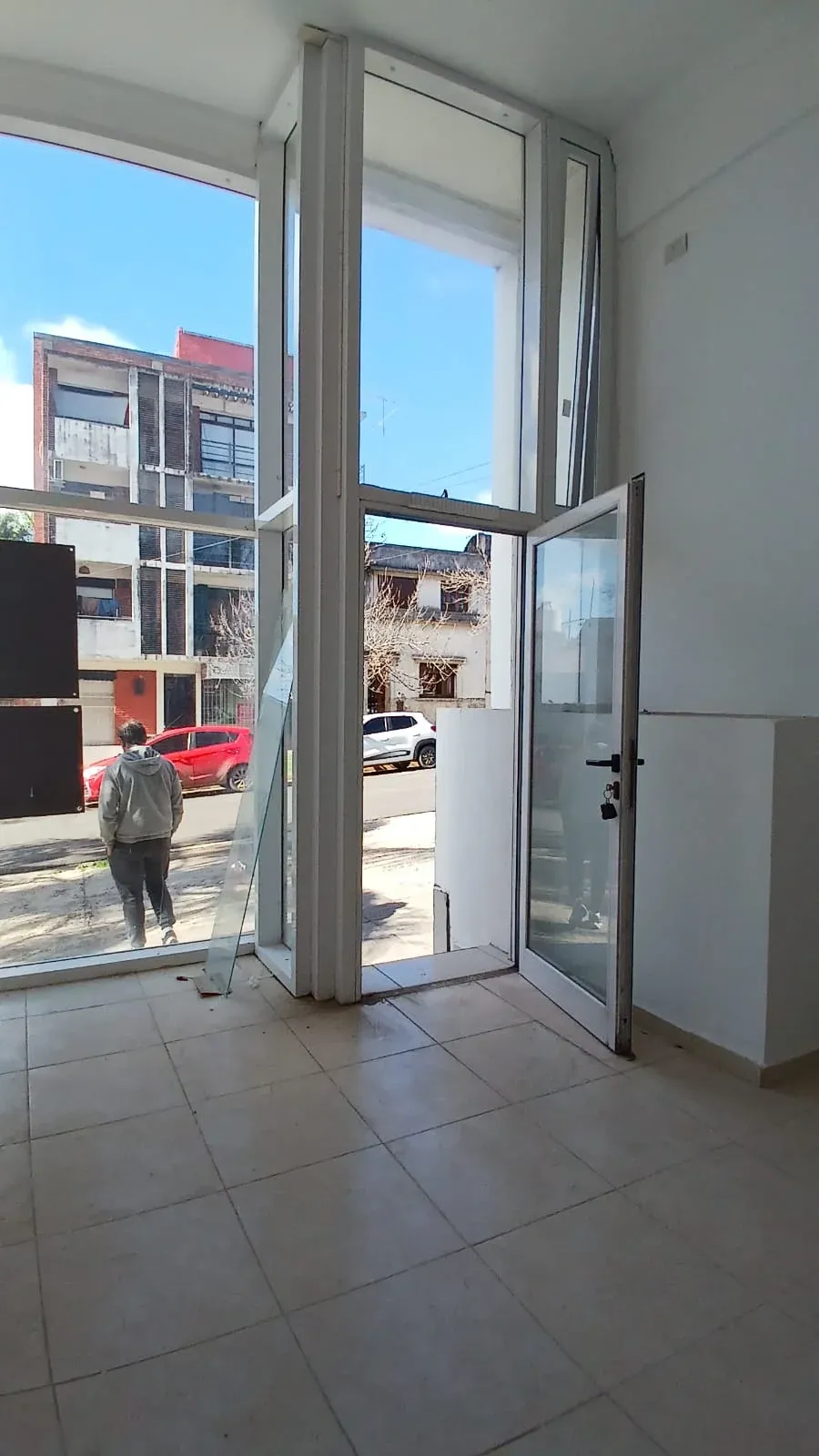 Imagen de la propiedad LOCAL COMERCIAL + COCHERA EN VENTA