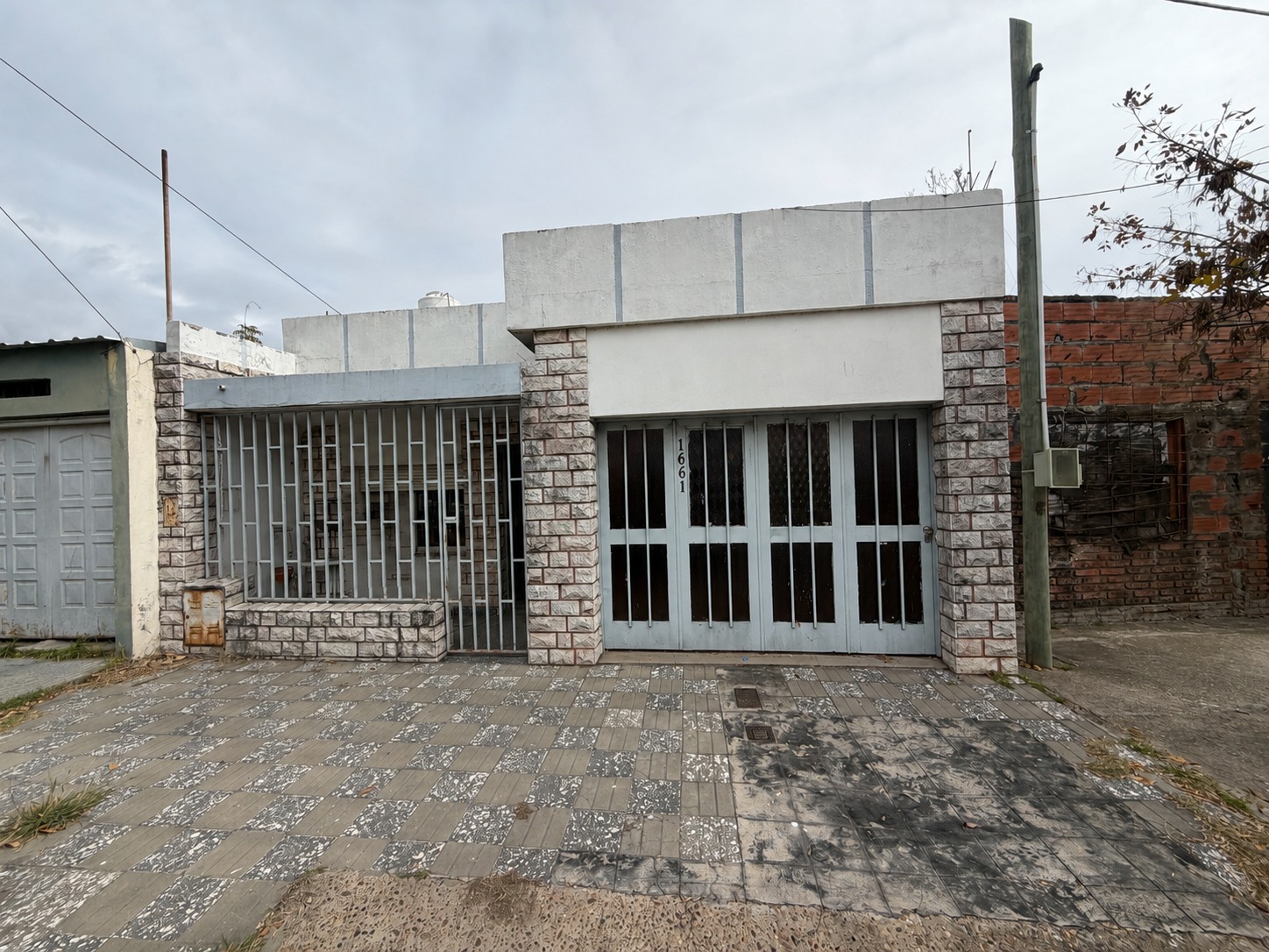 Imagen de la propiedad CASA A REFACCIONAR - 2 DORMITORIOS CON COCHERA