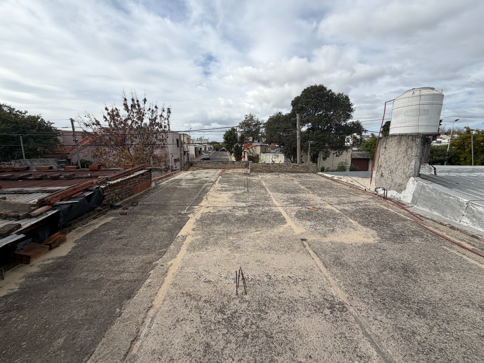 Imagen de la propiedad CASA A REFACCIONAR - 2 DORMITORIOS CON COCHERA