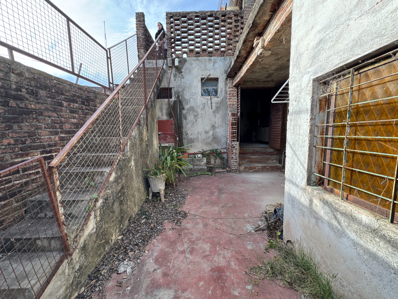 Imagen de la propiedad CASA A REFACCIONAR - 2 DORMITORIOS CON COCHERA