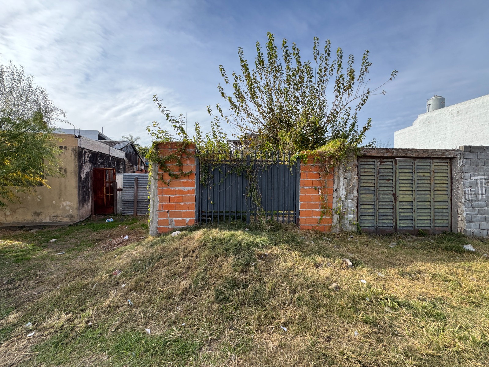 Imagen de la propiedad CASA A REFACCIONAR - 2 DORMITORIOS CON COCHERA