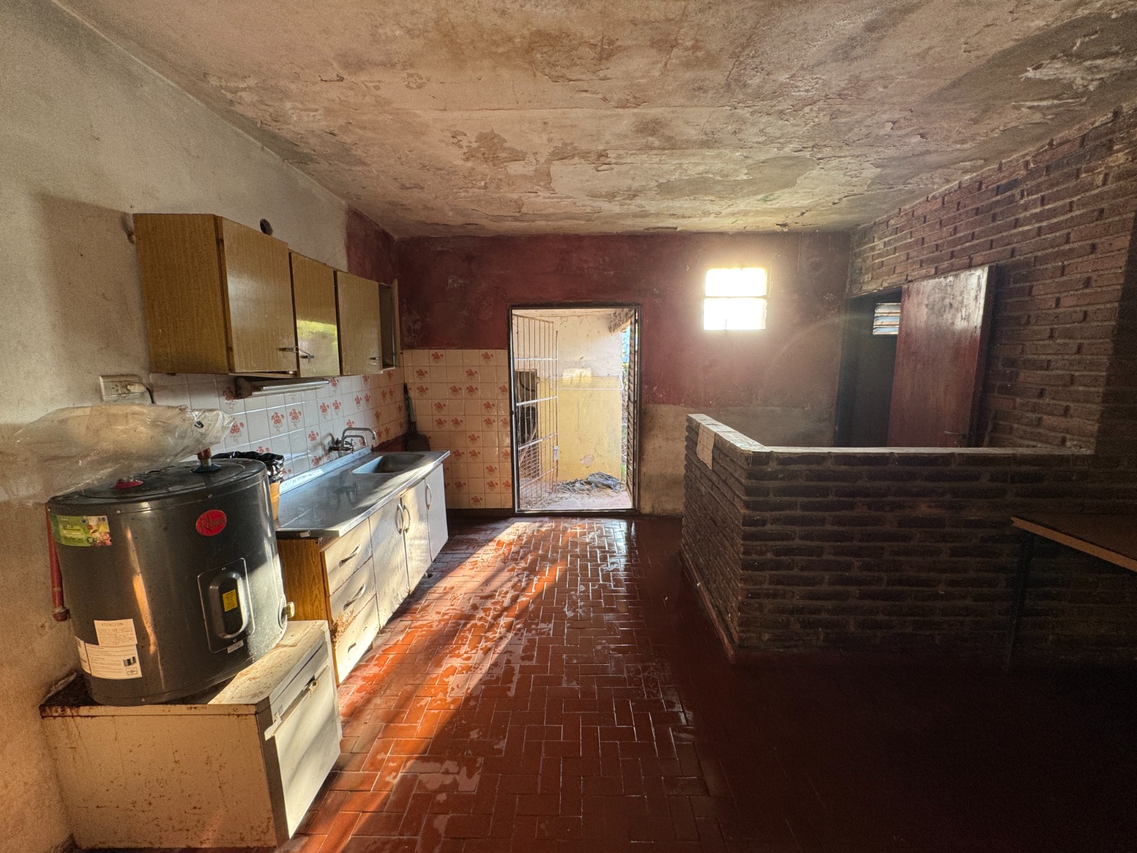 Imagen de la propiedad CASA A REFACCIONAR - 2 DORMITORIOS CON COCHERA