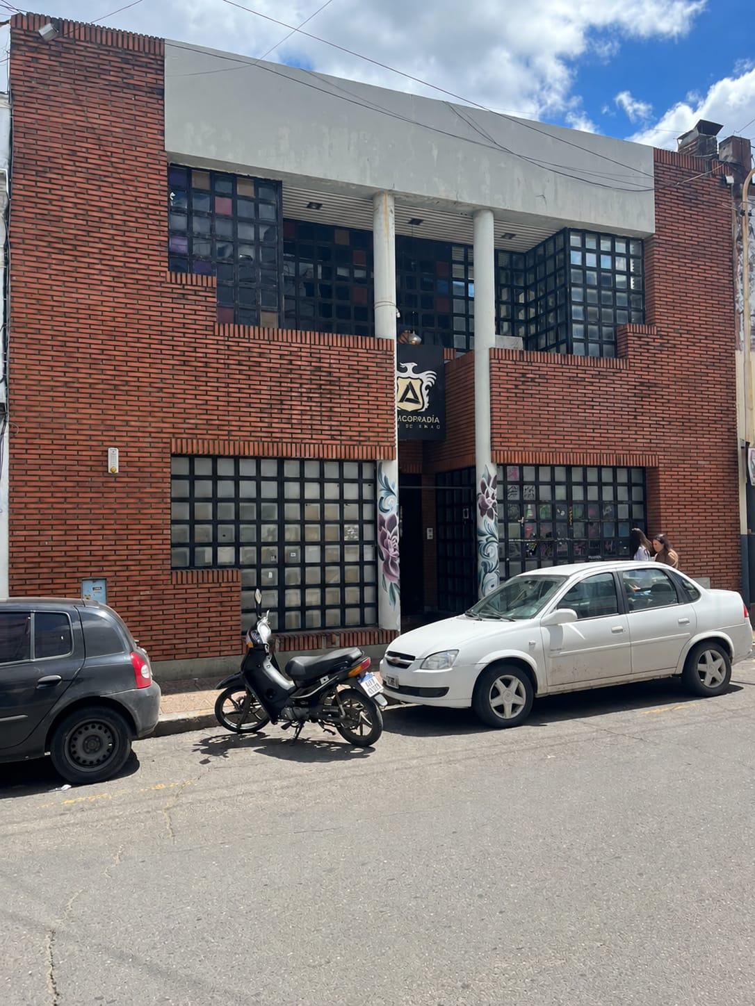 Imagen de la propiedad INMUEBLE CÉNTRICO EN VENTA – IDEAL PARA USO COMERCIAL O PROFESIONAL